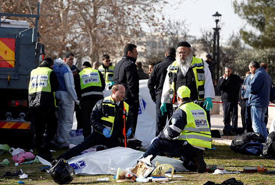 لماذا هرب الجنود الاسرائيليون ولم يوجهوا لدى تنفيذ عملية الدهس! فيديو صورة رقم 18