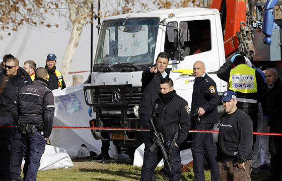 لماذا هرب الجنود الاسرائيليون ولم يوجهوا لدى تنفيذ عملية الدهس! فيديو صورة رقم 19