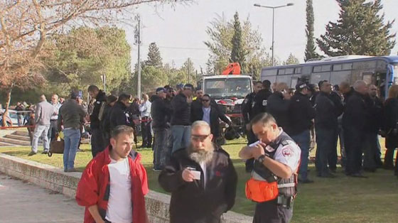 لماذا هرب الجنود الاسرائيليون ولم يوجهوا لدى تنفيذ عملية الدهس! فيديو صورة رقم 28