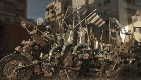 لبنانية تحول شظايا القذائف إلى منحوتات فريدة صورة رقم 6