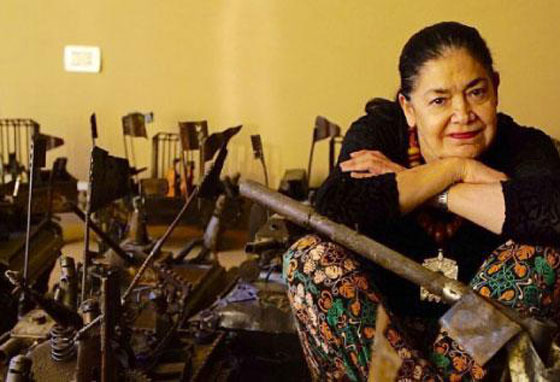 لبنانية تحول شظايا القذائف إلى منحوتات فريدة صورة رقم 23