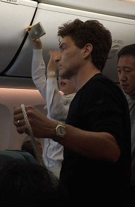 السماح باستخدام الصاعق الكهربائي على طائرات كورية  للسيطرة على الشغب صورة رقم 6