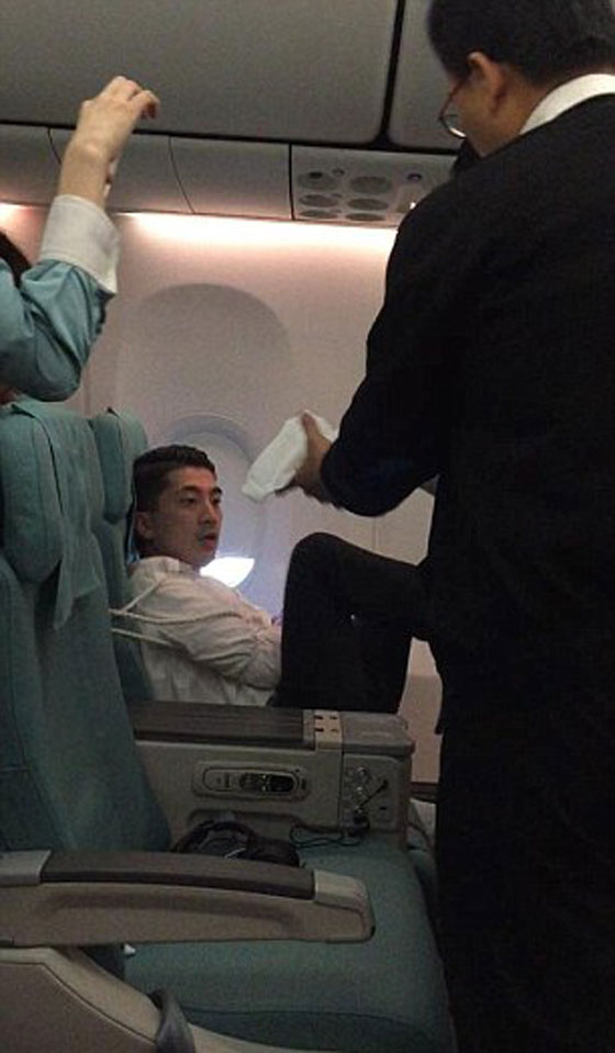 السماح باستخدام الصاعق الكهربائي على طائرات كورية  للسيطرة على الشغب صورة رقم 12