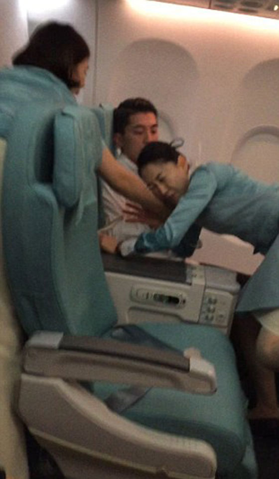 السماح باستخدام الصاعق الكهربائي على طائرات كورية  للسيطرة على الشغب صورة رقم 13