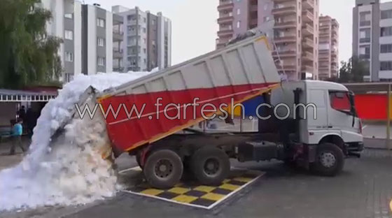 شاحنات محملة بالثلوج لإسعاد الأطفال في تركيا صورة رقم 3