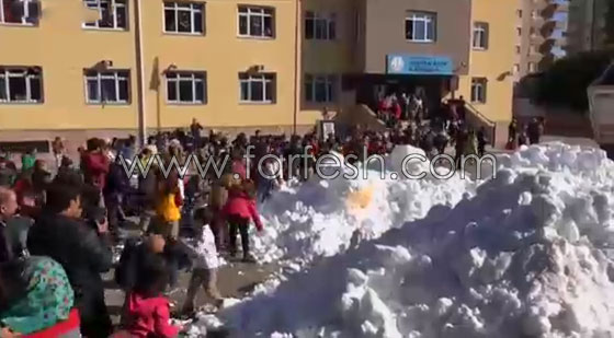 شاحنات محملة بالثلوج لإسعاد الأطفال في تركيا صورة رقم 11