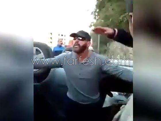 فيديو مثير: أحمد السقا يخاطر بحياته وينقذ فتاة انقلبت سيارتها صورة رقم 1
