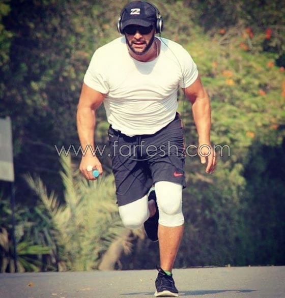 فيديو مثير: أحمد السقا يخاطر بحياته وينقذ فتاة انقلبت سيارتها صورة رقم 8