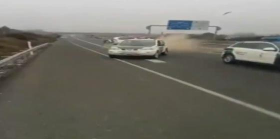 سائق فرنسي سار بالاتجاه المعاكس واصطدم بسيارة شرطة صورة رقم 2