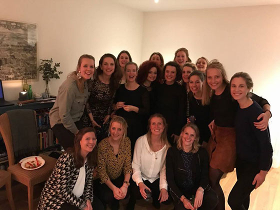 امراة سورية كادت تموت اثناء الهجرة اصبحت الطباخة المرافقة للملكة صورة رقم 17