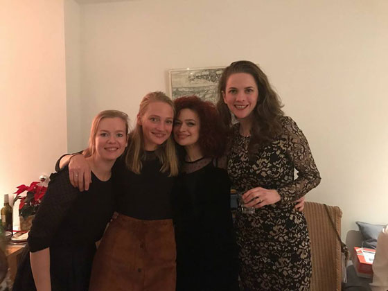 امراة سورية كادت تموت اثناء الهجرة اصبحت الطباخة المرافقة للملكة صورة رقم 18