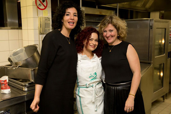 امراة سورية كادت تموت اثناء الهجرة اصبحت الطباخة المرافقة للملكة صورة رقم 12