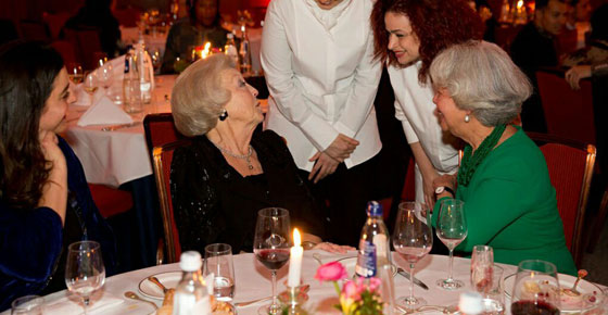 امراة سورية كادت تموت اثناء الهجرة اصبحت الطباخة المرافقة للملكة صورة رقم 5