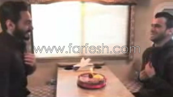 فيديو تامر حسني يحقق أمنية شاب ويجعله يبكي فرحاً  صورة رقم 7