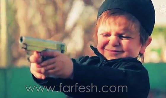 فيديو وصور مروعة.. طفل داعشي يعدم اسيرا مقيدا في ملعب للاطفال صورة رقم 8