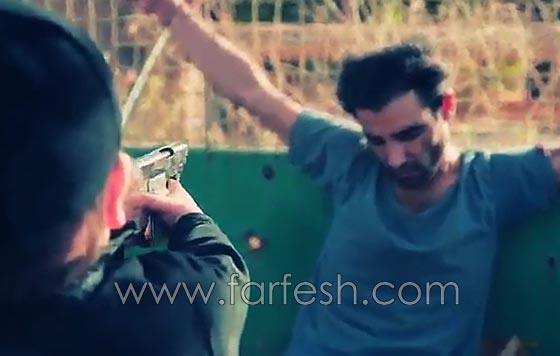 فيديو وصور مروعة.. طفل داعشي يعدم اسيرا مقيدا في ملعب للاطفال صورة رقم 1