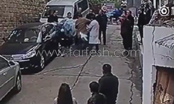 عروس مجبرة على الزواج تلقي بنفسها من النافذة في فستان الزفاف صورة رقم 5