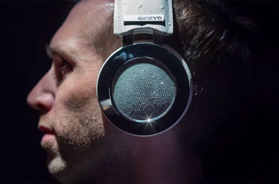  أغلى سماعتين في العالم احداهما مرصعة بالالماس وثمنها 100 الف دولار! صورة رقم 1