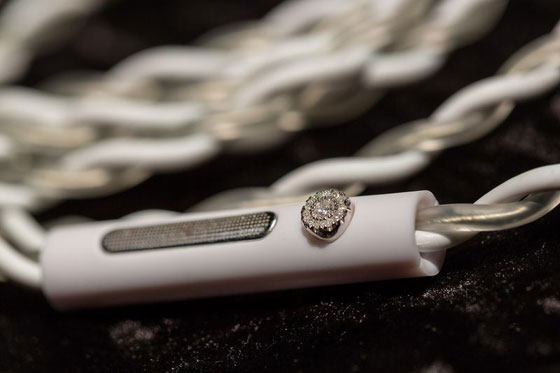  أغلى سماعتين في العالم احداهما مرصعة بالالماس وثمنها 100 الف دولار! صورة رقم 13