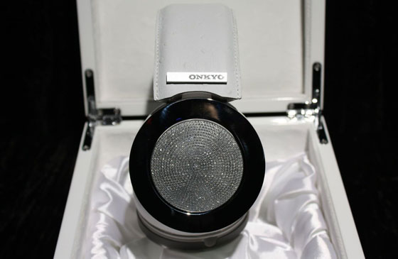  أغلى سماعتين في العالم احداهما مرصعة بالالماس وثمنها 100 الف دولار! صورة رقم 14