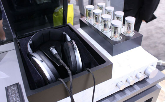  أغلى سماعتين في العالم احداهما مرصعة بالالماس وثمنها 100 الف دولار! صورة رقم 4