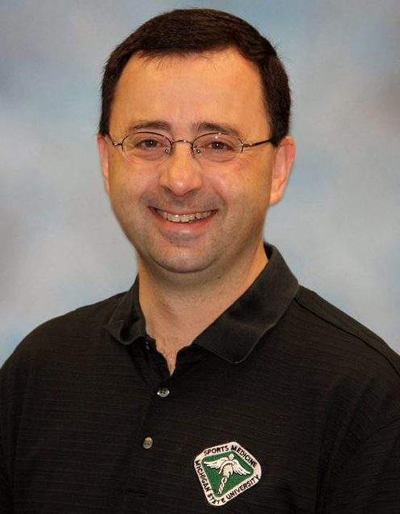 18 امرأة يقاضين طبيبا بجامعة ميشيغن بقضية تنفيذ اعمال مشينة بحقهن صورة رقم 3