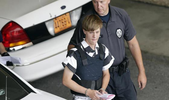 اعدام مرتكب مجزرة كنيسة شارلستون العنصري لقتله 9 اشخاص سود صورة رقم 2