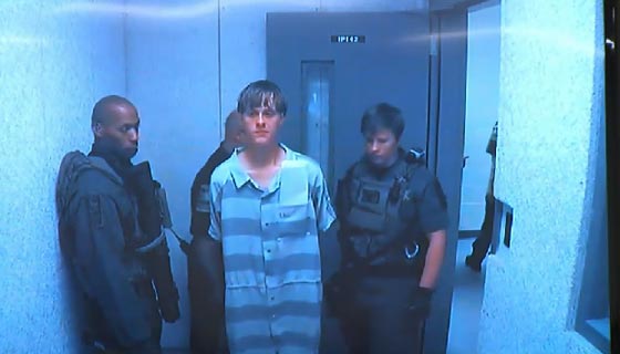 اعدام مرتكب مجزرة كنيسة شارلستون العنصري لقتله 9 اشخاص سود صورة رقم 1