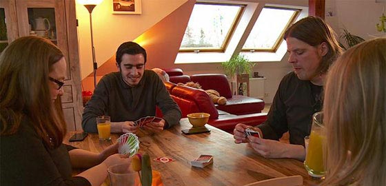  لماذا قرر اللاجئ السوري صاحب صورة السيلفي مع ميركل مقاضاة فيسبوك؟ صورة رقم 6