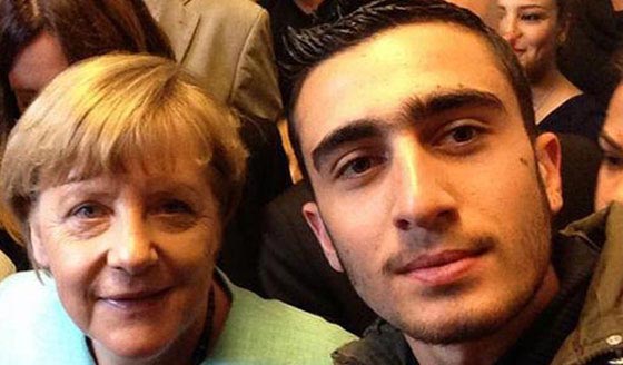 لماذا قرر اللاجئ السوري صاحب صورة السيلفي مع ميركل مقاضاة فيسبوك؟ صورة رقم 2