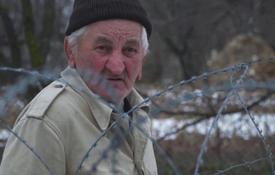 بالفيديو.. عجوز خرج من منزله وعندما عاد وجده فى بلد آخر صورة رقم 1