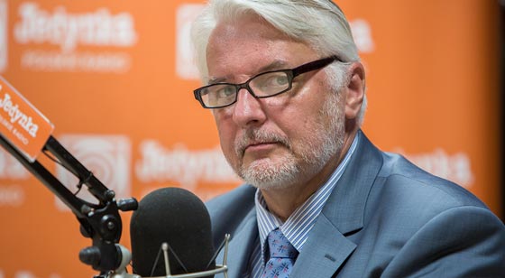 وزير خارجية بولندا يلتقي وزراء من عالم خيالي ويثير موجة سخرية صورة رقم 4