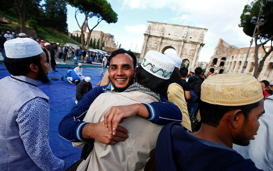  اسقف كاثوليكي يحذر.. قريبا سيشهر الجميع اسلامهم بسبب غبائنا! صورة رقم 5