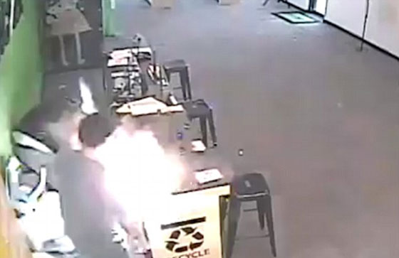  99 سيجارة الكترونية انفجرت في وجه مدخنيها خلال 6 سنوات.. فيديو صورة رقم 1