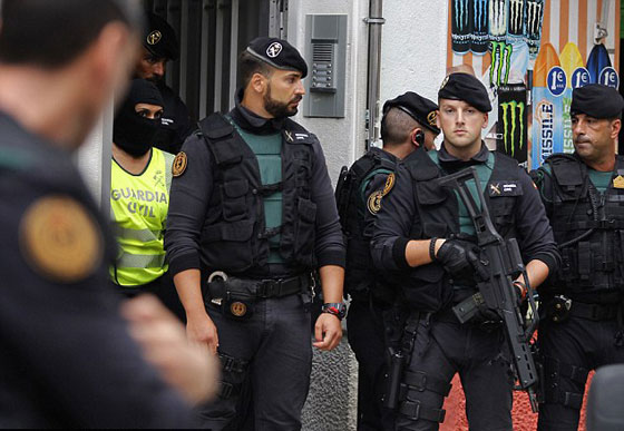  هنغاريا تعتقل فتاة بلجيكية واخرى فرنسية في طريقهما الى داعش صورة رقم 3