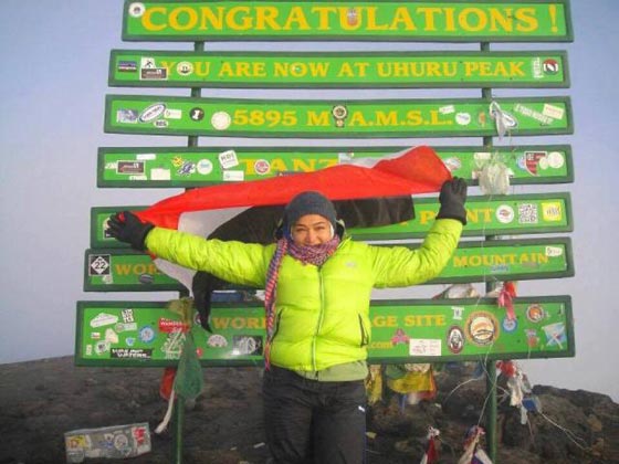  منال رستم: تخلت عن مهنتها كطبيبة صيدلية لتخاطر وتتسلق أعلى جبال العالم صورة رقم 6