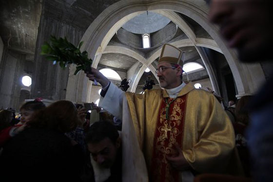  آلاف المسيحيين يحجّون إلى نهر الأردن ويؤدون هذه الطقوس.. صور صورة رقم 22