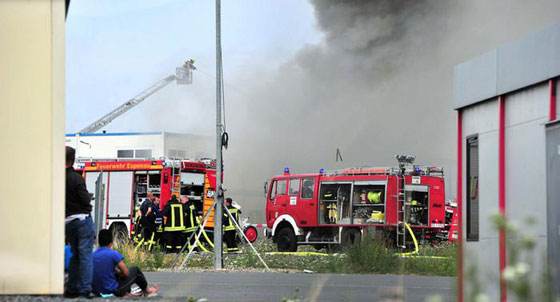 السجن سنة واحدة لامرأة المانية اضرمت النار في نزل خصص للاجئين صورة رقم 1