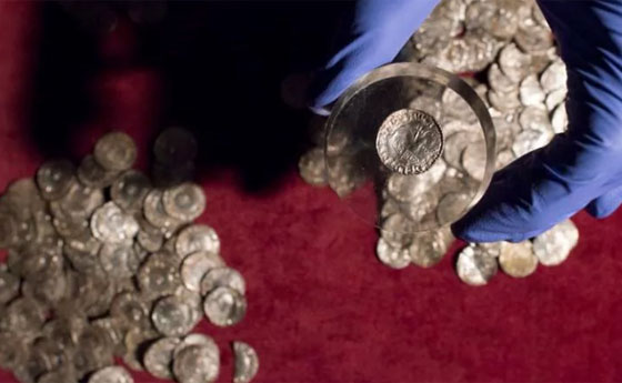 العثور على كمية كبيرة من الذهب داخل بيانو قديم صورة رقم 5