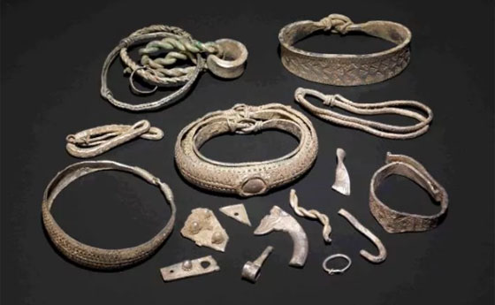 العثور على كمية كبيرة من الذهب داخل بيانو قديم صورة رقم 2