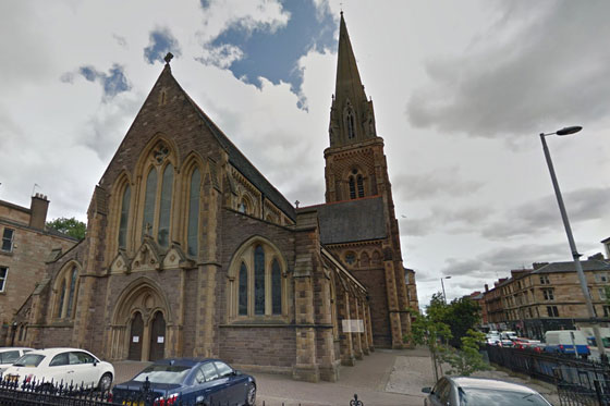 غضب في اسكتلندا.. مسلمون يتلون آيات قرآنية تنكر ألوهية المسيح داخل كنيسة  صورة رقم 4