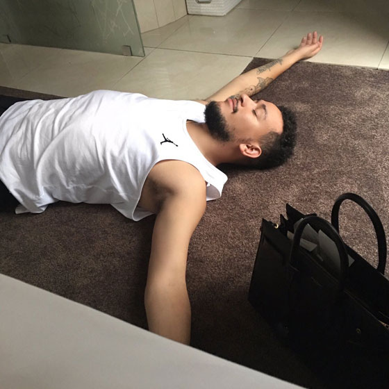 سيلفي الموت.. صور وضعية الموت تذهل العالم وتثير موجة استياء صورة رقم 12