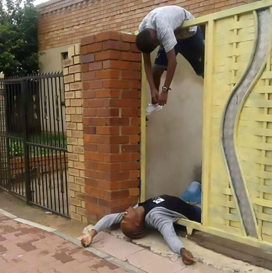 سيلفي الموت.. صور وضعية الموت تذهل العالم وتثير موجة استياء صورة رقم 17