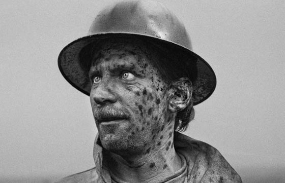 صور اخماد حريق آبار النفط الاكبر في العالم بالكويت خلال حرب الخليج صورة رقم 3