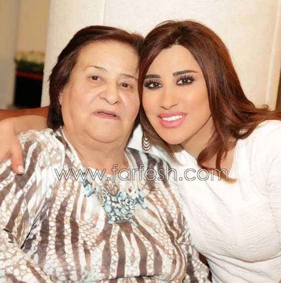 مئات المعجبين علقوا على صورة مميزة لنجوى كرم مع والدتها صورة رقم 2