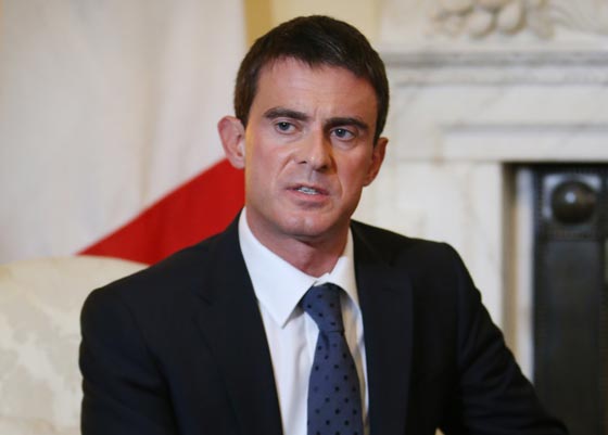 فيديو صادم.. مرشح  لرئاسة فرنسا يهان ويتلقى صفعة على وجهه صورة رقم 6