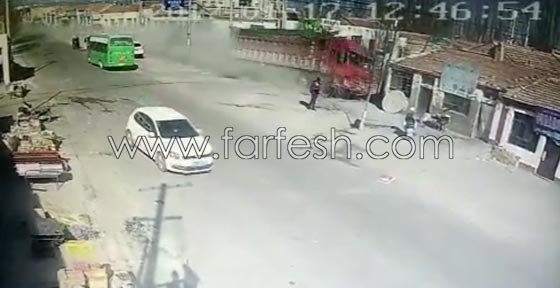 فيديو مروع.. لحظة اصطدام شاحنة بصف من المنازل ومصرع 5 أشخاص صورة رقم 3