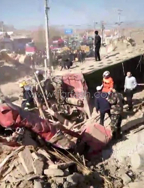 فيديو مروع.. لحظة اصطدام شاحنة بصف من المنازل ومصرع 5 أشخاص صورة رقم 6