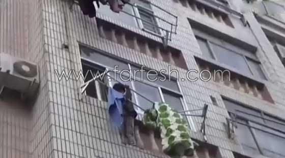 فيديو مثير.. حبل غسيل ينقذ طفلة من موت محقق اثر سقوطها من علو صورة رقم 1