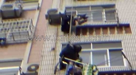 فيديو مثير.. حبل غسيل ينقذ طفلة من موت محقق اثر سقوطها من علو صورة رقم 6